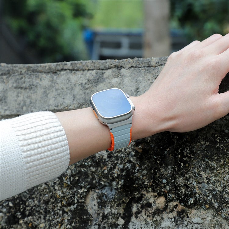 Bans For Apple Watch Series 10 42mm / 9 8 7 41mm / 6 5 4 SE (2023) SE (2022) SE 40mm / 3 2 1 38mm Magnetic Silicone Strap - Grey+Orange