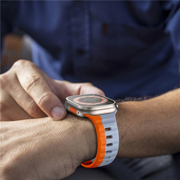 For Apple Watch 10 46mm / Ultra 2 / Ultra 49mm / 9 8 7 45mm / SE (2023) SE (2022) SE 6 5 4 44mm / 3 2 1 42mm Dual-Color Silicone Strap - Light Grey+Orange