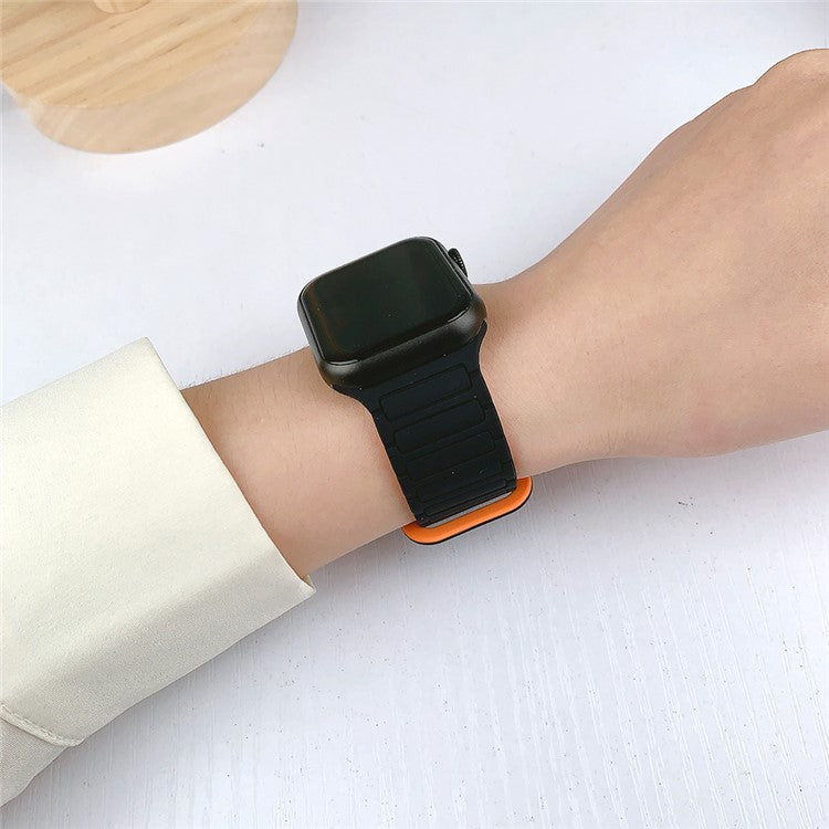 For Apple Watch 10 46mm / Ultra 2 / Ultra 49mm / 9 8 7 45mm / SE (2023) SE (2022) SE 6 5 4 44mm / 3 2 1 42mm Silicone Strap Magnetic - Black / Orange