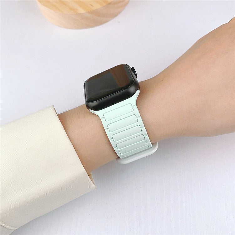 For Apple Watch Series 10 42mm / 9 8 7 41mm / SE (2023) SE (2022) SE 6 5 4 40mm / 3 2 1 38mm Watchband Soft Silicone Magnetic Strap - Midnight Blue / Chocolate