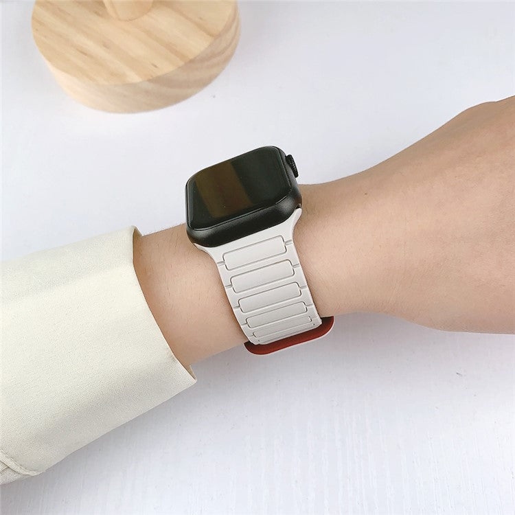 For Apple Watch Series 10 42mm / 9 8 7 41mm / SE (2023) SE (2022) SE 6 5 4 40mm / 3 2 1 38mm Watchband Soft Silicone Magnetic Strap - Starlight / Wine Red