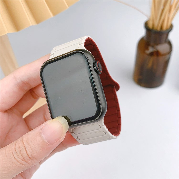 For Apple Watch Series 10 42mm / 9 8 7 41mm / SE (2023) SE (2022) SE 6 5 4 40mm / 3 2 1 38mm Watchband Soft Silicone Magnetic Strap - Starlight / Wine Red