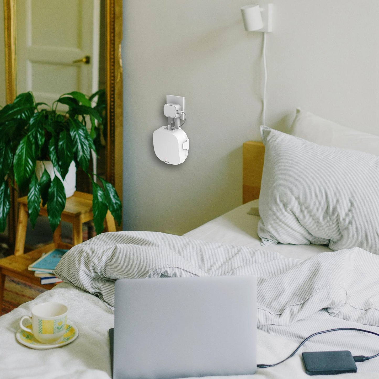 Wall Mount Shelf Bracket for Eero Pro 6 Routers Shelf Space-saving White