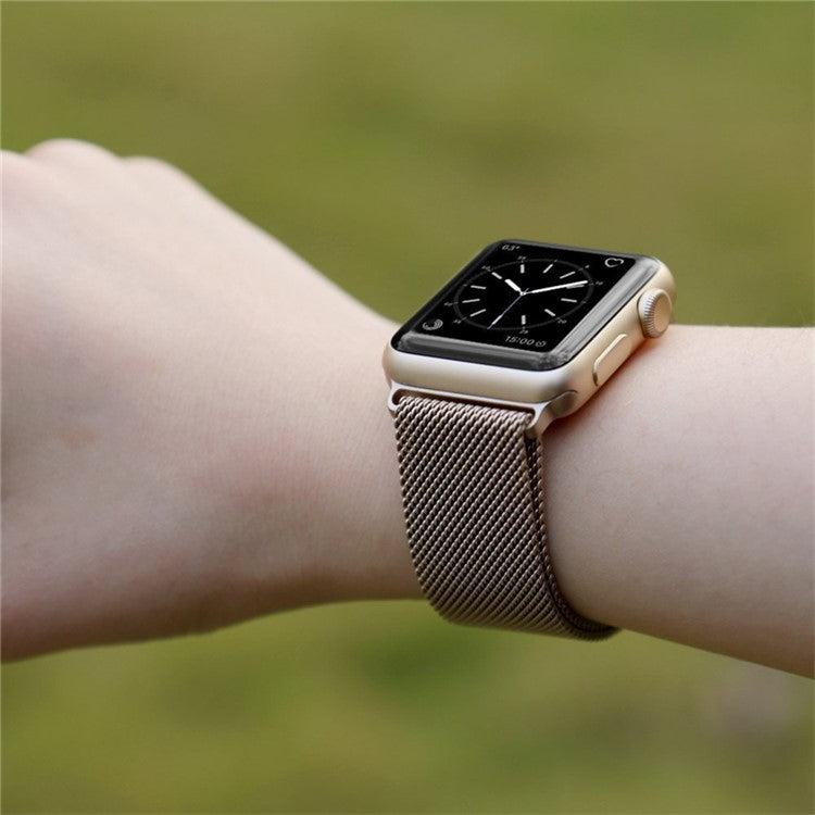 Magnetic Milanese Loop Metal Watch Wrist Strap for Apple Watch Series 10 46mm / Ultra 2 Ultra 49mm / 9 8 7 45mm / SE (2023) SE (2022) SE 6 5 4 44mm / 3 2 1 42mm - Champagne Gold