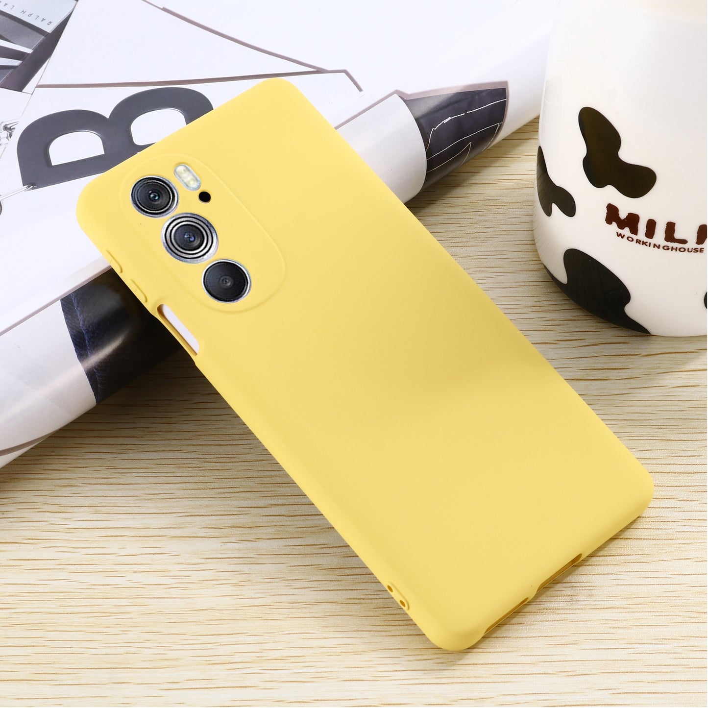 For Motorola Edge 30 Pro / Edge+ 2022 Pure Color Liquid Silicone Shockproof Phone Case(Yellow)