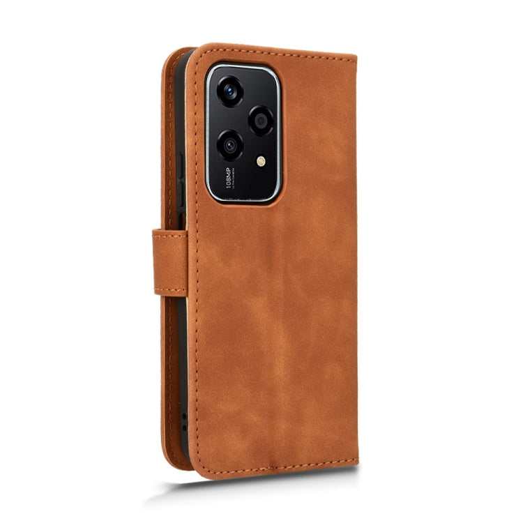 For Honor 200 Lite Skin Feel Magnetic Flip Leather Phone Case(Brown)