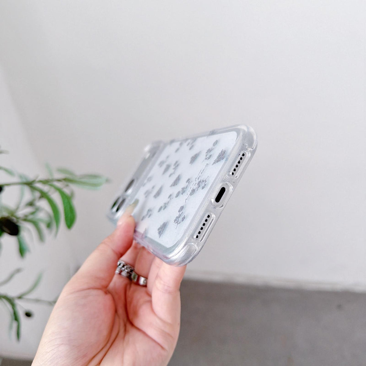 Compatible with iPhone 18 Pro Gold-Plated Round Edges Airbag Double-sided IMD Phone Case - Raindrop Little Fish