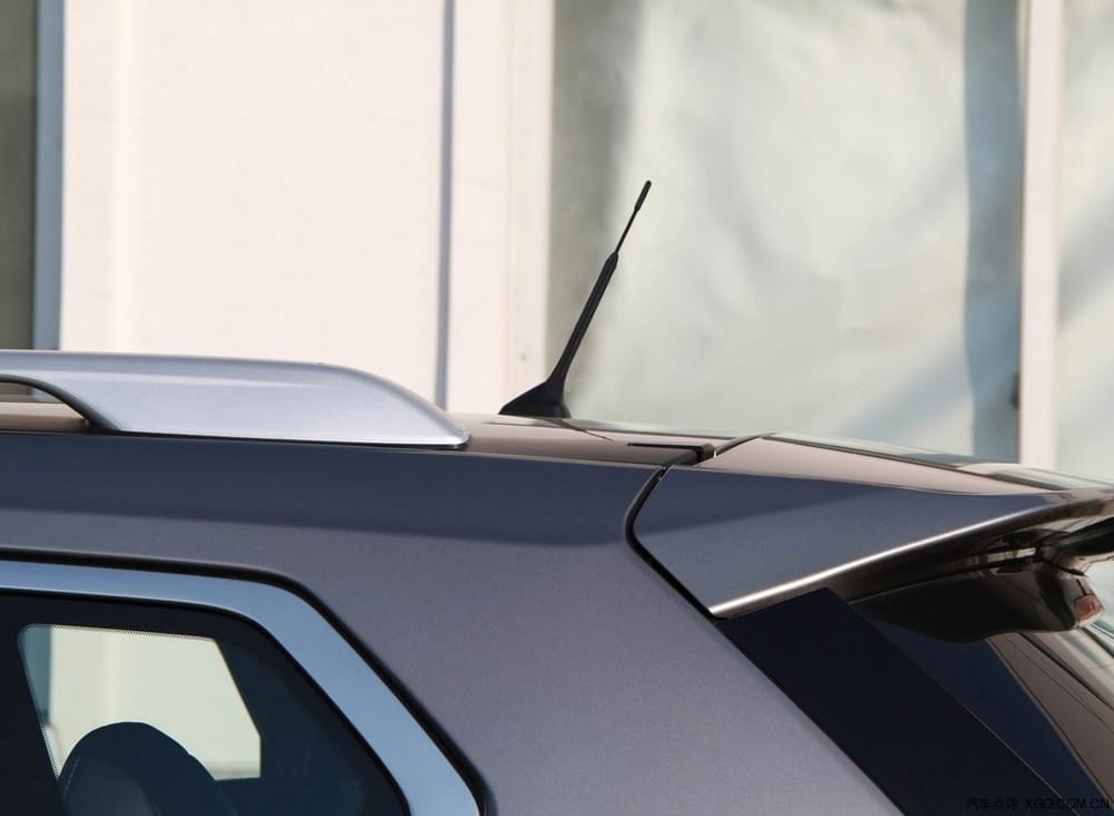 9? Screw-in AM/FM Roof Antenna Whip Mast - 9 in