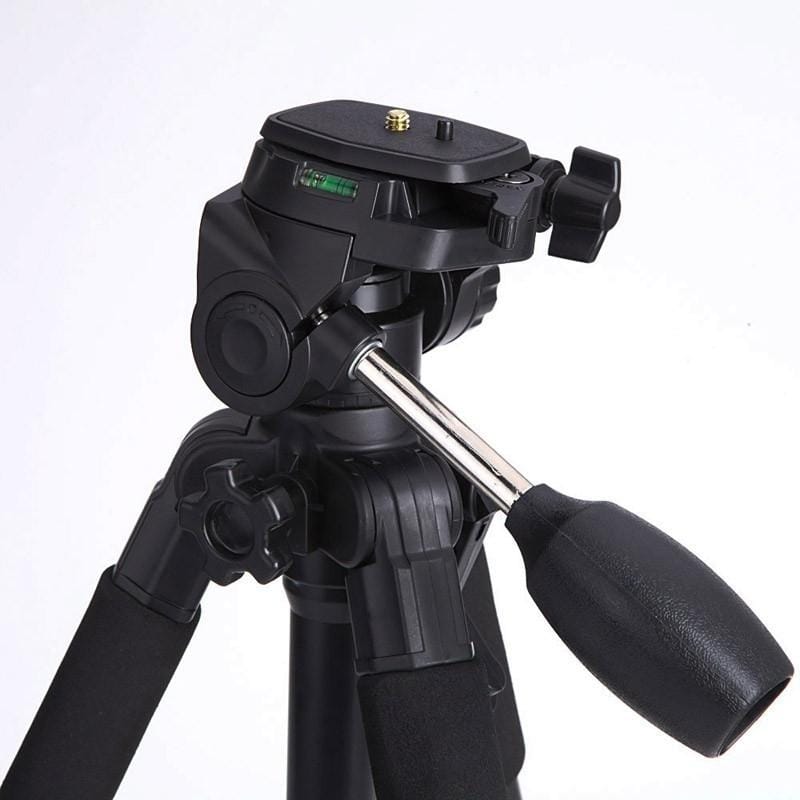 Q111 4-Section Folding Legs Live Broadcast Aluminum Alloy Tripod Mount with Three-dimensional Damping Tripod Heads (Red)