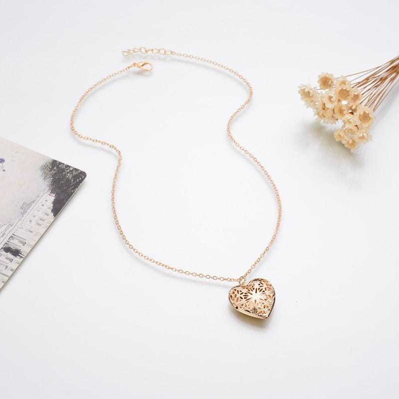 Hollow Heart Photo box Pendant Necklaces Fashion Jewelry Geometric Charm Necklace (Gold)