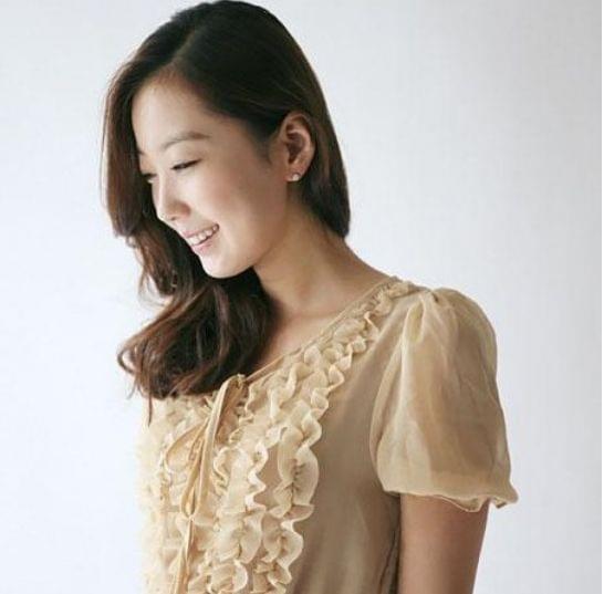 Refined Atmosphere Noble Elegance Full Diamond Round Earrings(Gold)