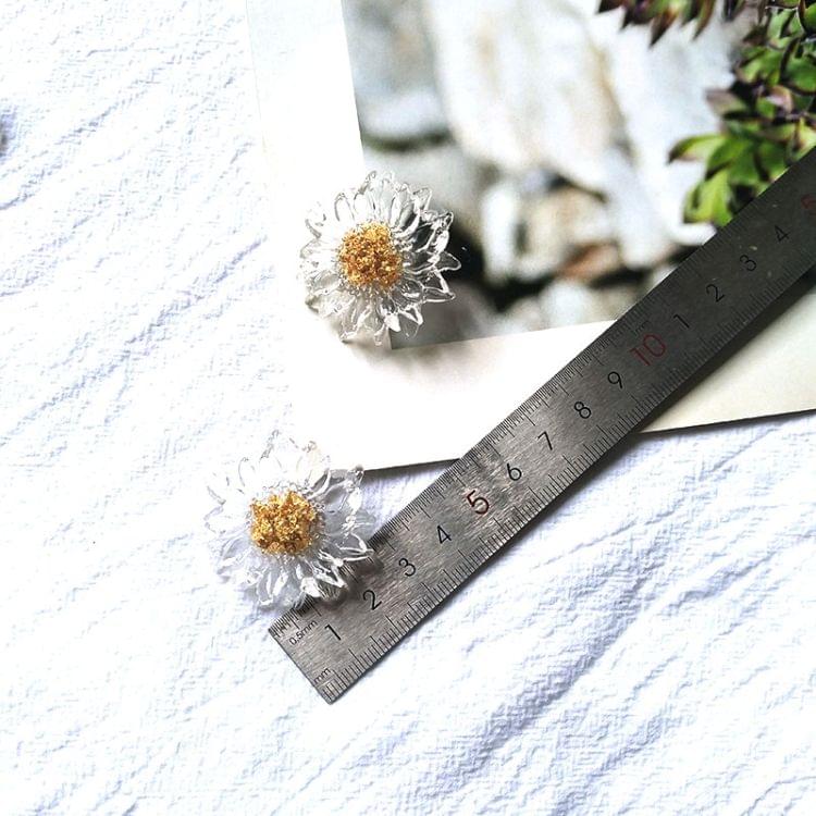 Female Gold Foil Small Daisies Transparent Earrings Sweet Earrings(Stud Earring)