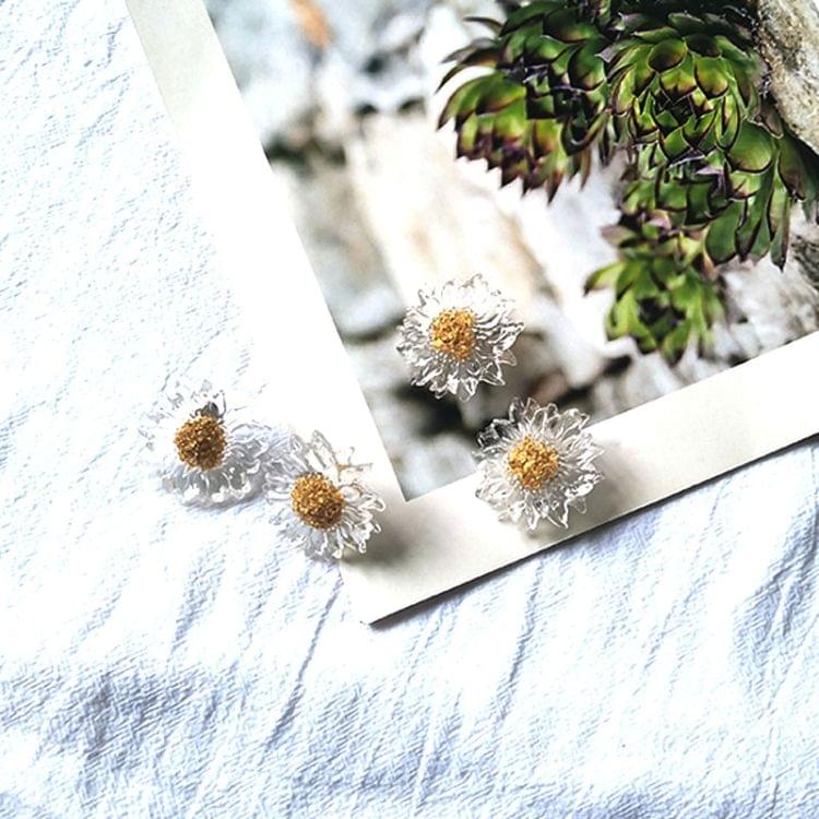 Female Gold Foil Small Daisies Transparent Earrings Sweet Earrings(Stud Earring)