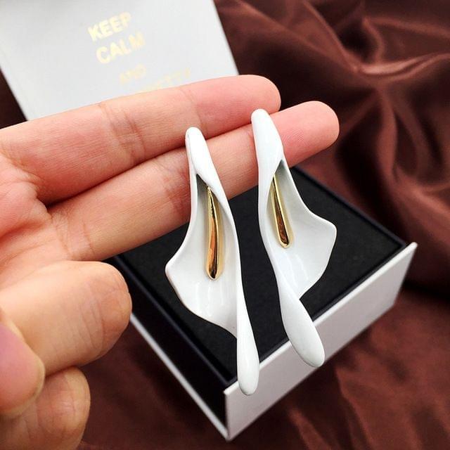 Classic White Imitation Ceramic Calla Lily flower Stud Earrings