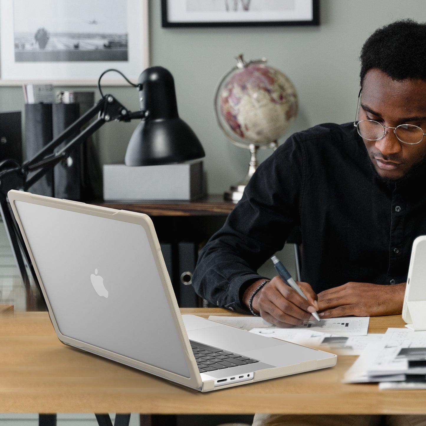 For MacBook Pro 16 inch (2021) A2485 / (2023) A2780 (M1 / M2) PC+TPU Laptop Cover Anti-Drop Shockproof Case - Khaki