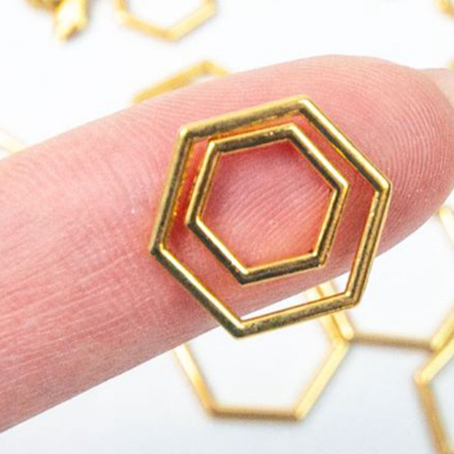 20Pcs Metal Knitting Crochet Locking Stitch Markers Set Hexagonal + Bee Crochet Latching Needle Clip