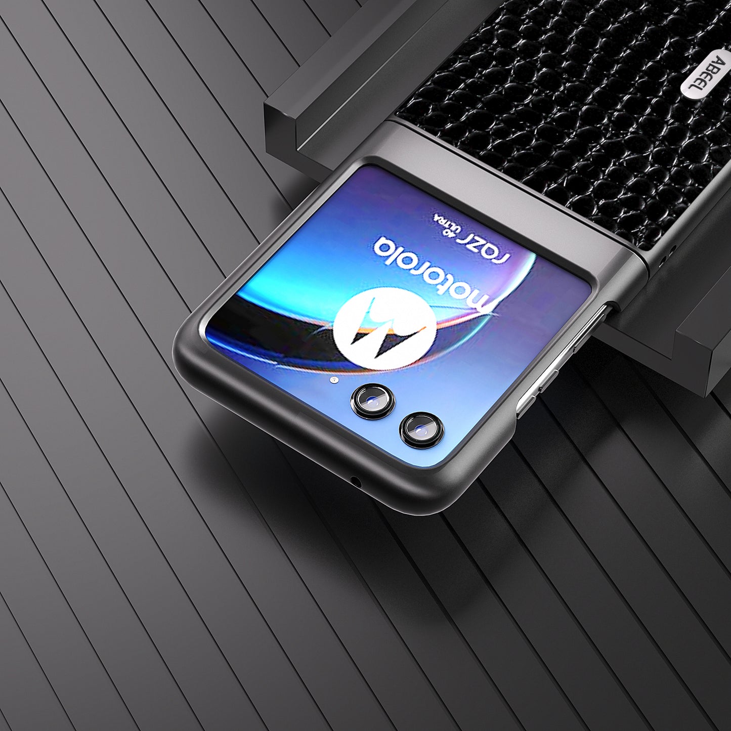 Uniqkart For Motorola Razr 40 Ultra 5G Crocodile Texture Slim Case Genuine Cow Leather+PC Protective Phone Cover - Black