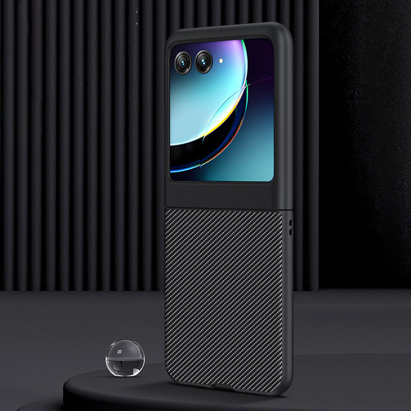 Uniqkart for Motorola Razr 40 Ultra 5G Anti-Drop Phone Case Fiber Carbon Texture PC Phone Cover - Black / Yellow