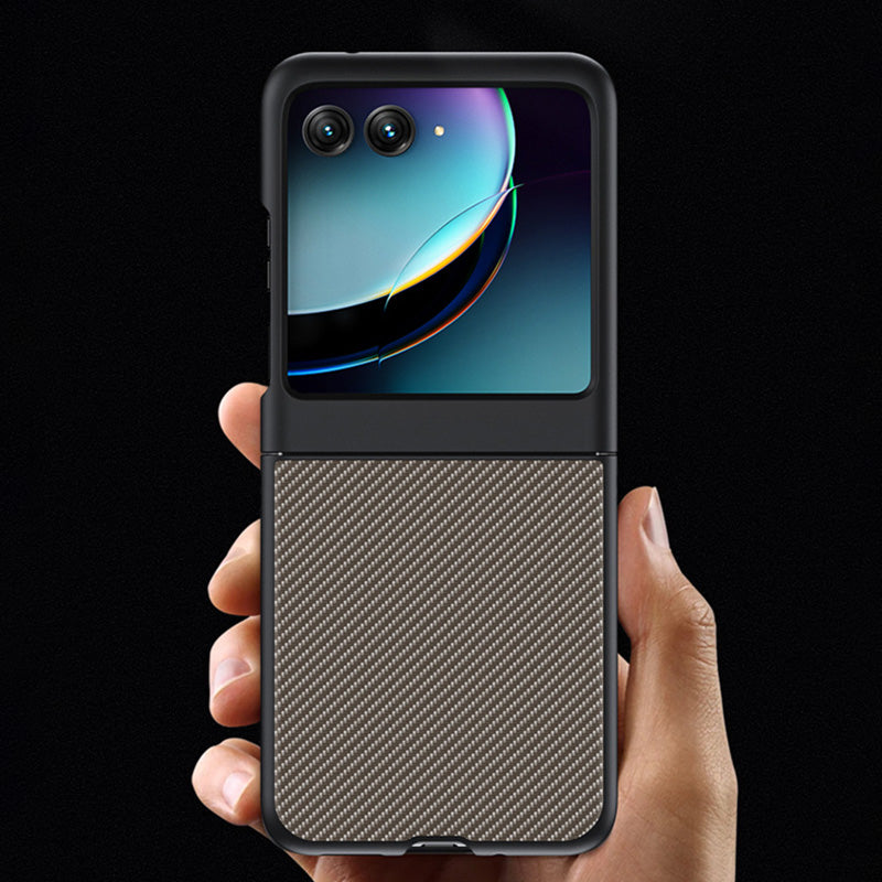 Uniqkart for Motorola Razr 40 Ultra 5G Anti-Drop Phone Case Fiber Carbon Texture PC Phone Cover - Black / Yellow