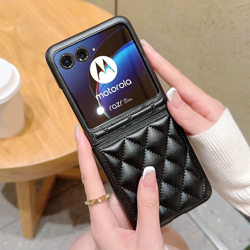 Uniqkart for Motorola Razr 40 Ultra 5G PU Leather Coated PC Phone Case Rhombus Grid Imprinted Phone Cover - Black