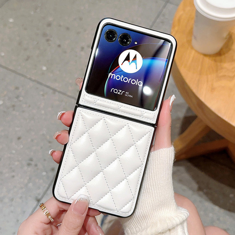Uniqkart for Motorola Razr 40 Ultra 5G PU Leather Coated PC Phone Case Rhombus Grid Imprinted Phone Cover - White