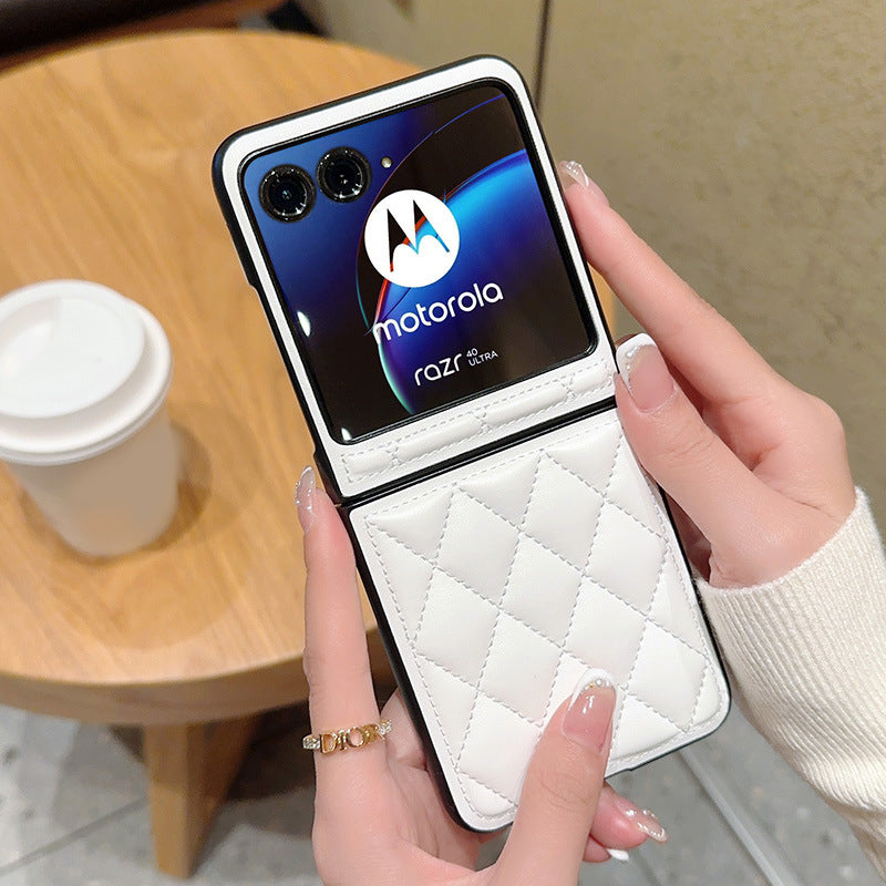 Uniqkart for Motorola Razr 40 Ultra 5G PU Leather Coated PC Phone Case Rhombus Grid Imprinted Phone Cover - White