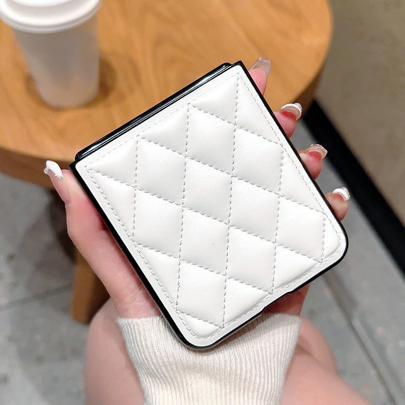 Uniqkart for Motorola Razr 40 Ultra 5G PU Leather Coated PC Phone Case Rhombus Grid Imprinted Phone Cover - White