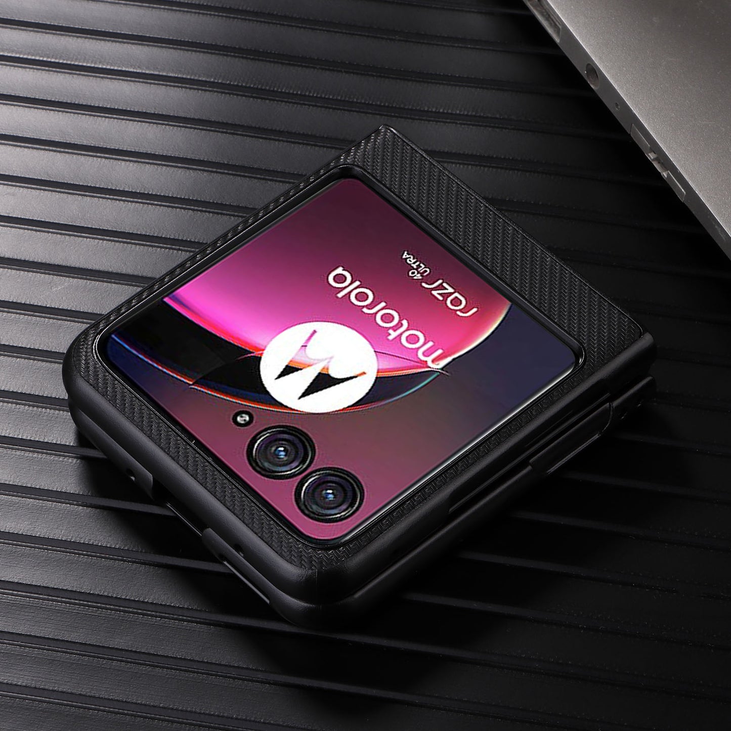 Uniqkart for Motorola Razr 40 Ultra 5G Carbon Fiber Texture Phone Case PU Leather Coated PC Cover - Black