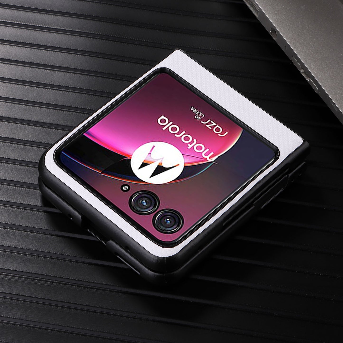 Uniqkart for Motorola Razr 40 Ultra 5G Carbon Fiber Texture Phone Case PU Leather Coated PC Cover - White