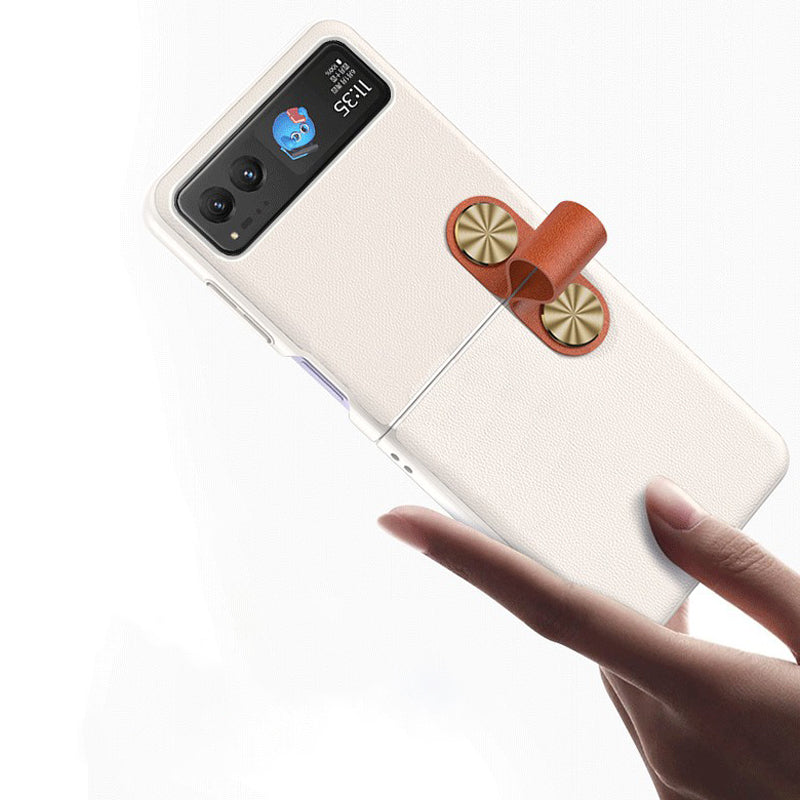 Uniqkart Shockproof Phone Case for Motorola Razr 40 Ultra 5G PU Leather Coated Hard PC Phone Cover with Strap Kickstand - White / Brown