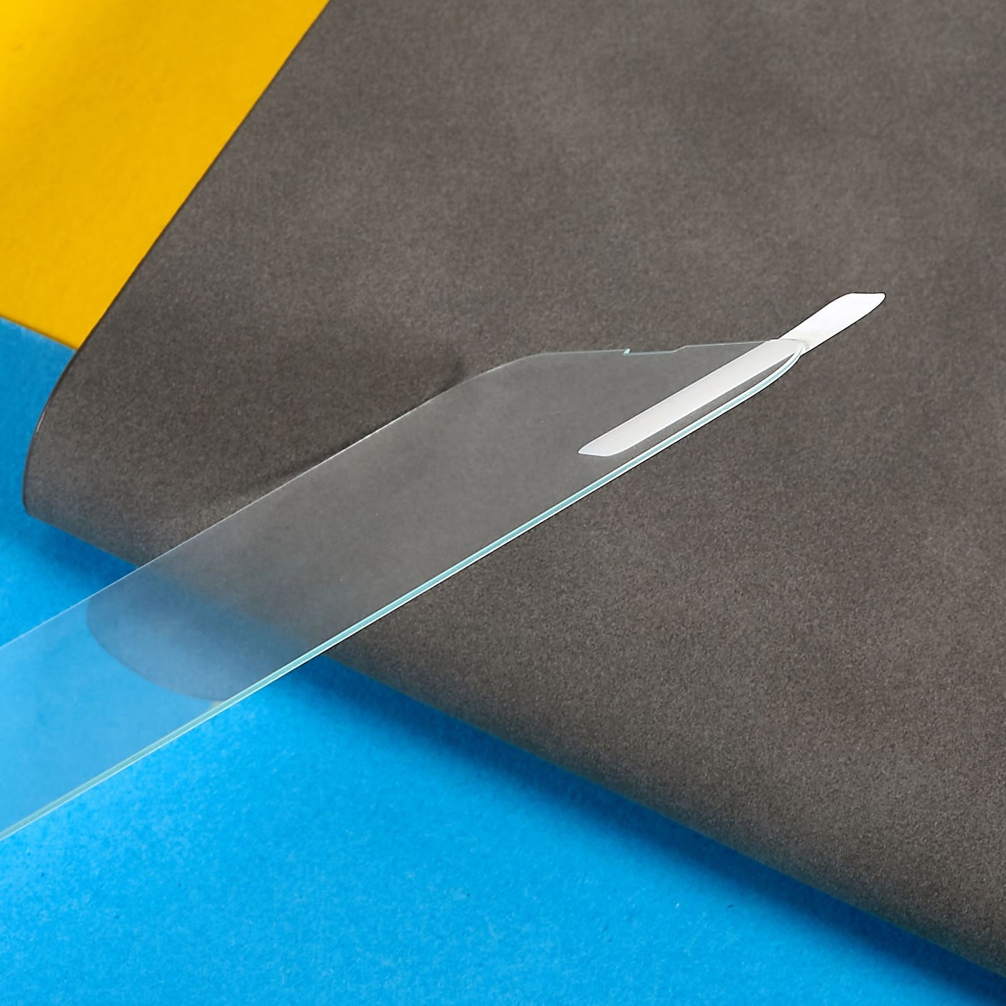 Uniqkart for iPhone 15 Pro Max Tempered Glass Screen Protector Ultra Clear 0.3mm Arc Edge Anti-scratch Film