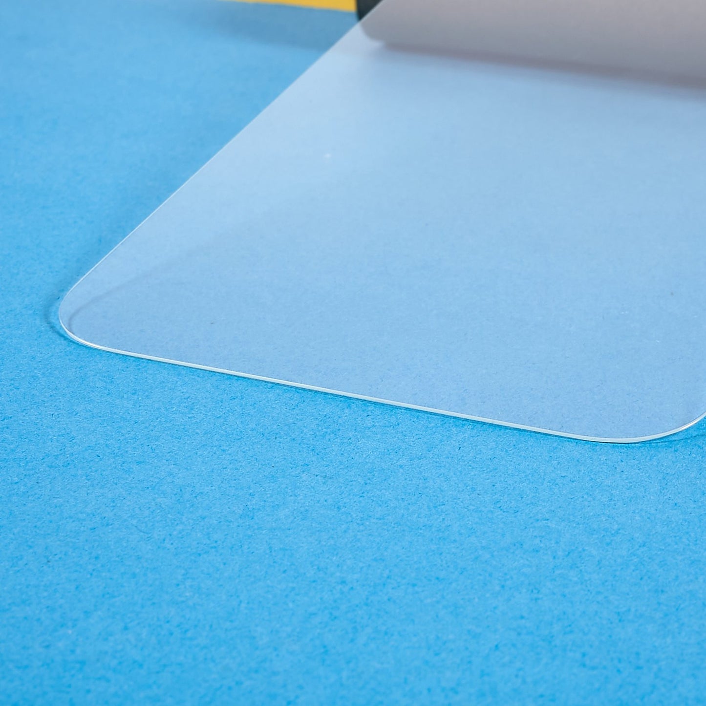 Uniqkart for iPhone 15 Pro Arc Edge Screen Protector 0.3mm HD Anti-explosion Tempered Glass Screen Film