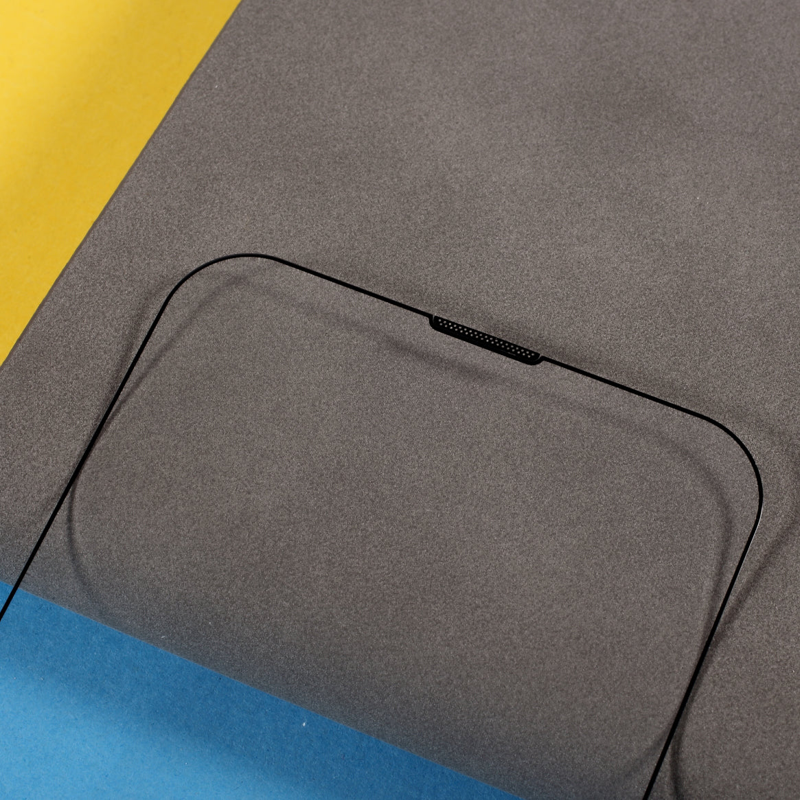 Uniqkart for iPhone 15 Pro Max High Aluminium-silicon Glass Screen Protector Silk Printing Full Cover Film with Dust-proof Net