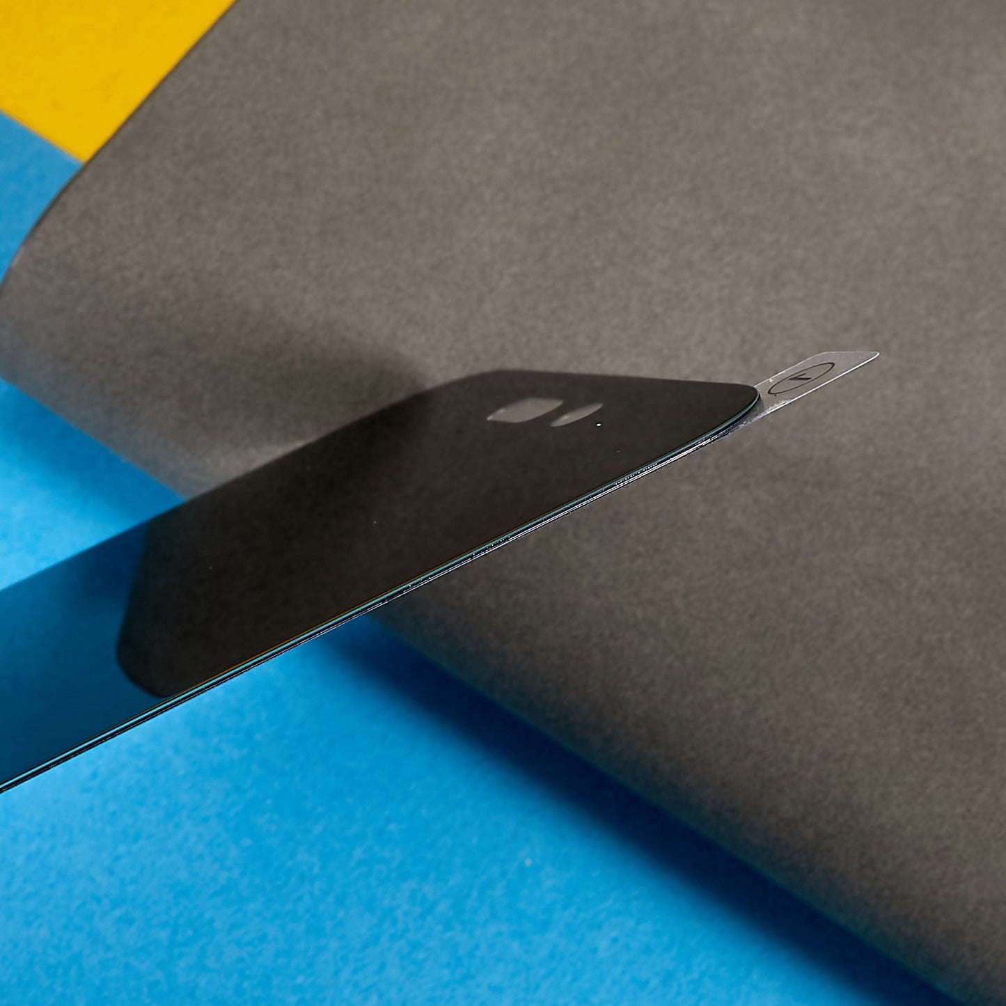 Uniqkart for iPhone 15 Pro Anti-spy Full Screen Protector Scratch-resistant Tempered Glass Phone Screen Film