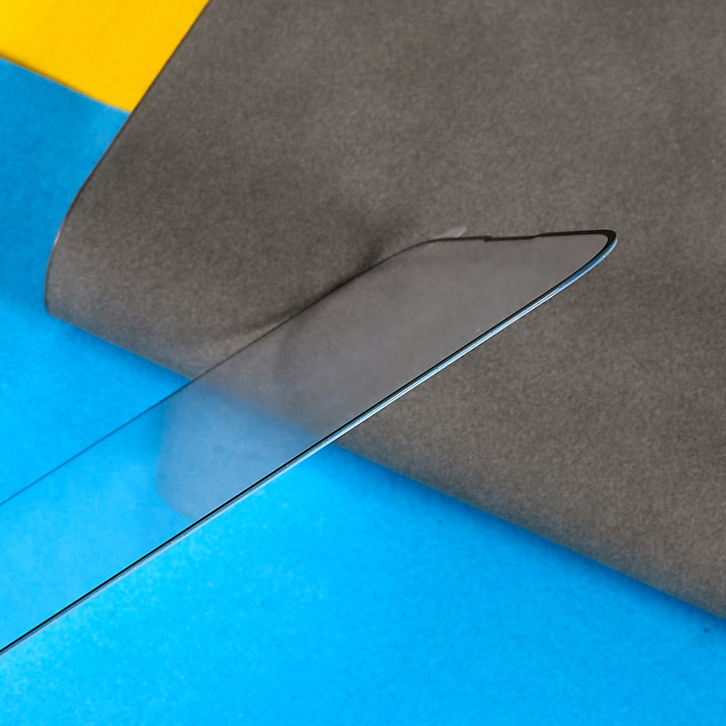 Uniqkart for iPhone 15 Pro Max Anti-static Full Screen Protector Full Glue High Aluminium-silicon Glass Silk Printing Film