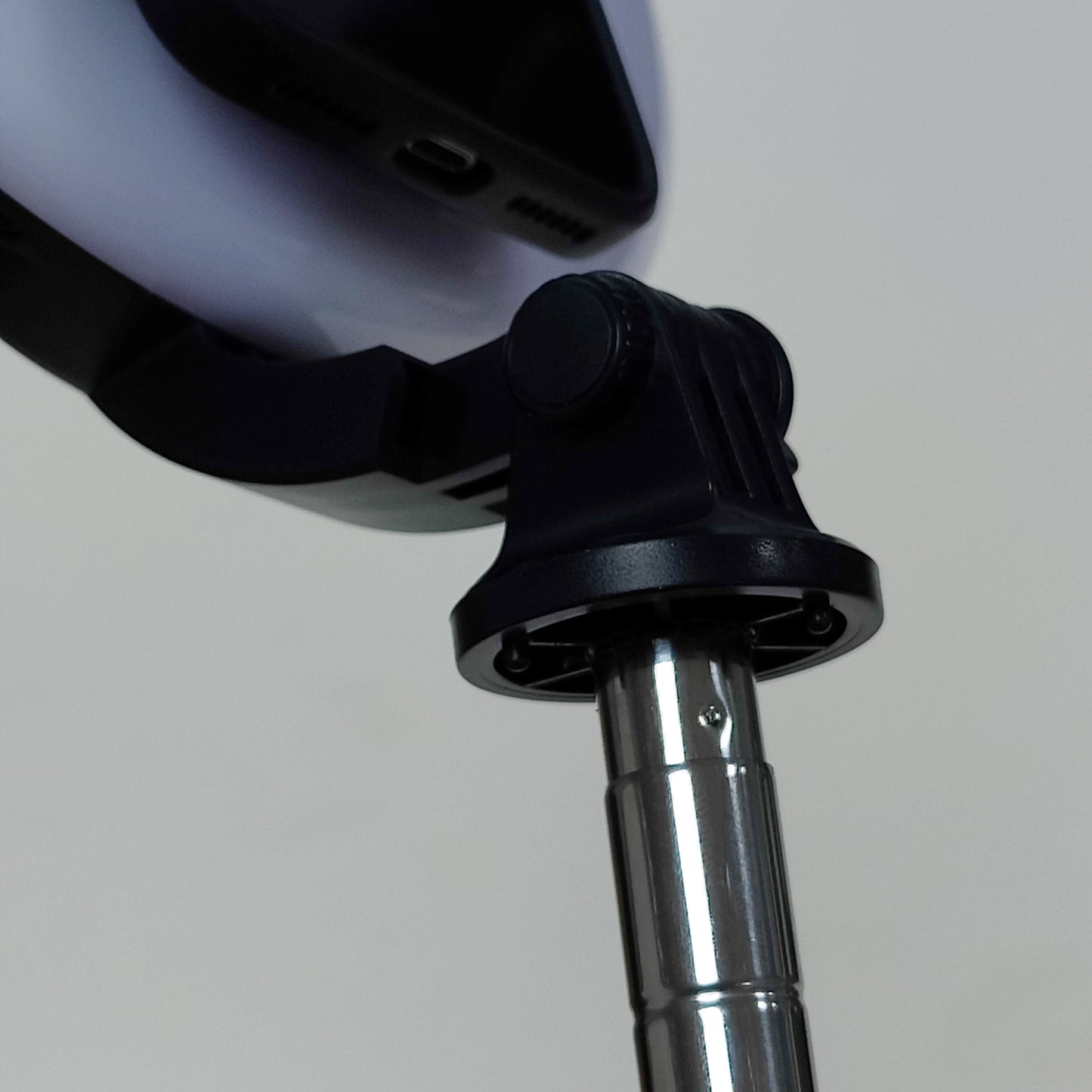 Q05 1580mm Bluetooth Selfie Stick Mobile Phone Tripod Stand with Bluetooth Remote for Android iOS