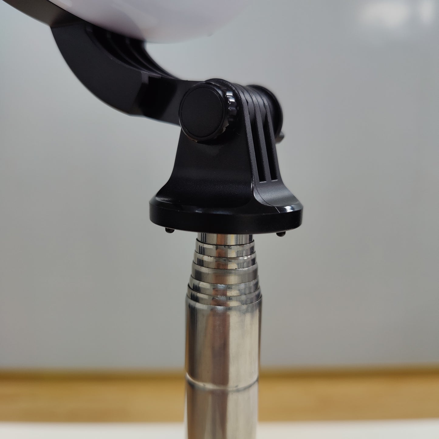 Q05s Integrated 8-inch Ring Light 1680mm Bluetooth Selfie Stick with Folding Tripod for Live Streaming Video Recording