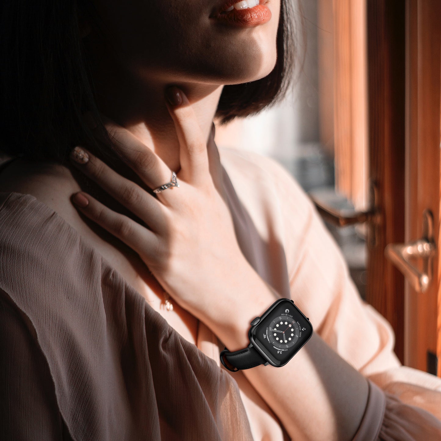 Genuine Leather Replacement Smart Watch Band Adjustable Wrist Strap for Watch Ultra 49mm / Series 8 / 7 45mm / Series 6 / 5 / 4 / SE / SE (2022) 44mm / Series 3 / 2 / 1 42mm - Black / Black Buckle