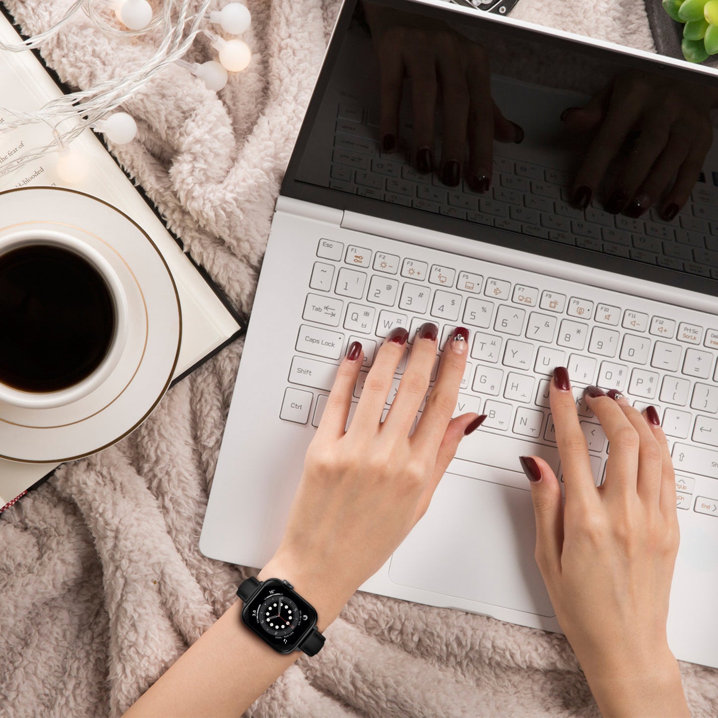 Genuine Leather Replacement Smart Watch Band Adjustable Wrist Strap for Watch Ultra 49mm / Series 8 / 7 45mm / Series 6 / 5 / 4 / SE / SE (2022) 44mm / Series 3 / 2 / 1 42mm - Black / Black Buckle