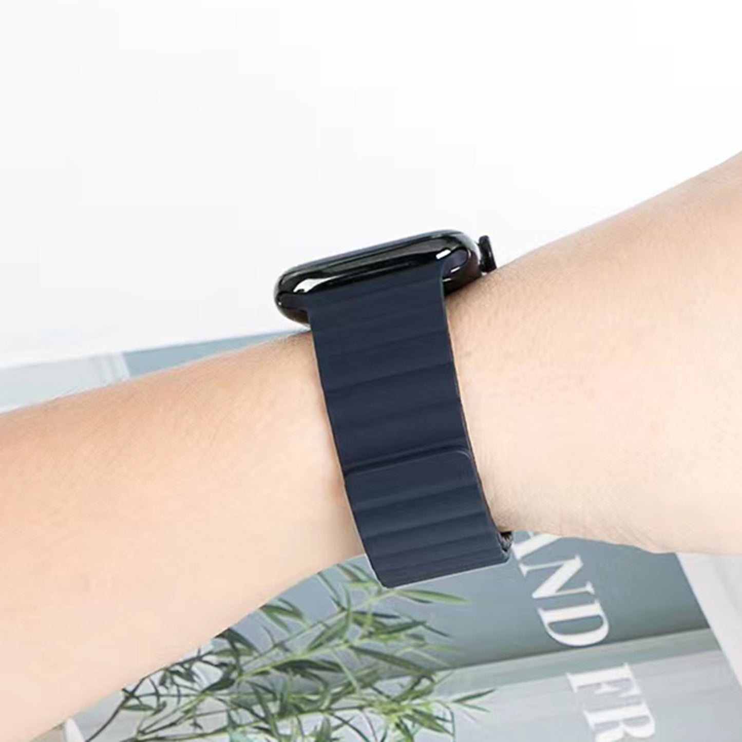 MUTURAL Modi Series Sweatproof Silicone Watch Band Adjustable Magnetic Wrist Strap for Apple Watch Series 8 41mm / Series 7 41mm / 6 / 5 / 4 / SE / SE(2022) 40mm / 3 / 2 / 1 38mm - Midnight Blue