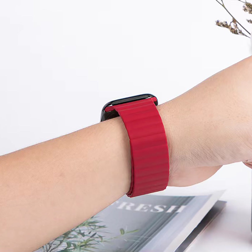 MUTURAL Modi Series Adjustable Silicone Wrist Straps Sweatproof Magnetic Watch Band for Apple Watch Ultra 49mm / Series 8 45mm / 7 45mm / 6 / 5 / 4 / SE 44mm / SE (2022) 44mm / 3 / 2 / 1 42mm - Red