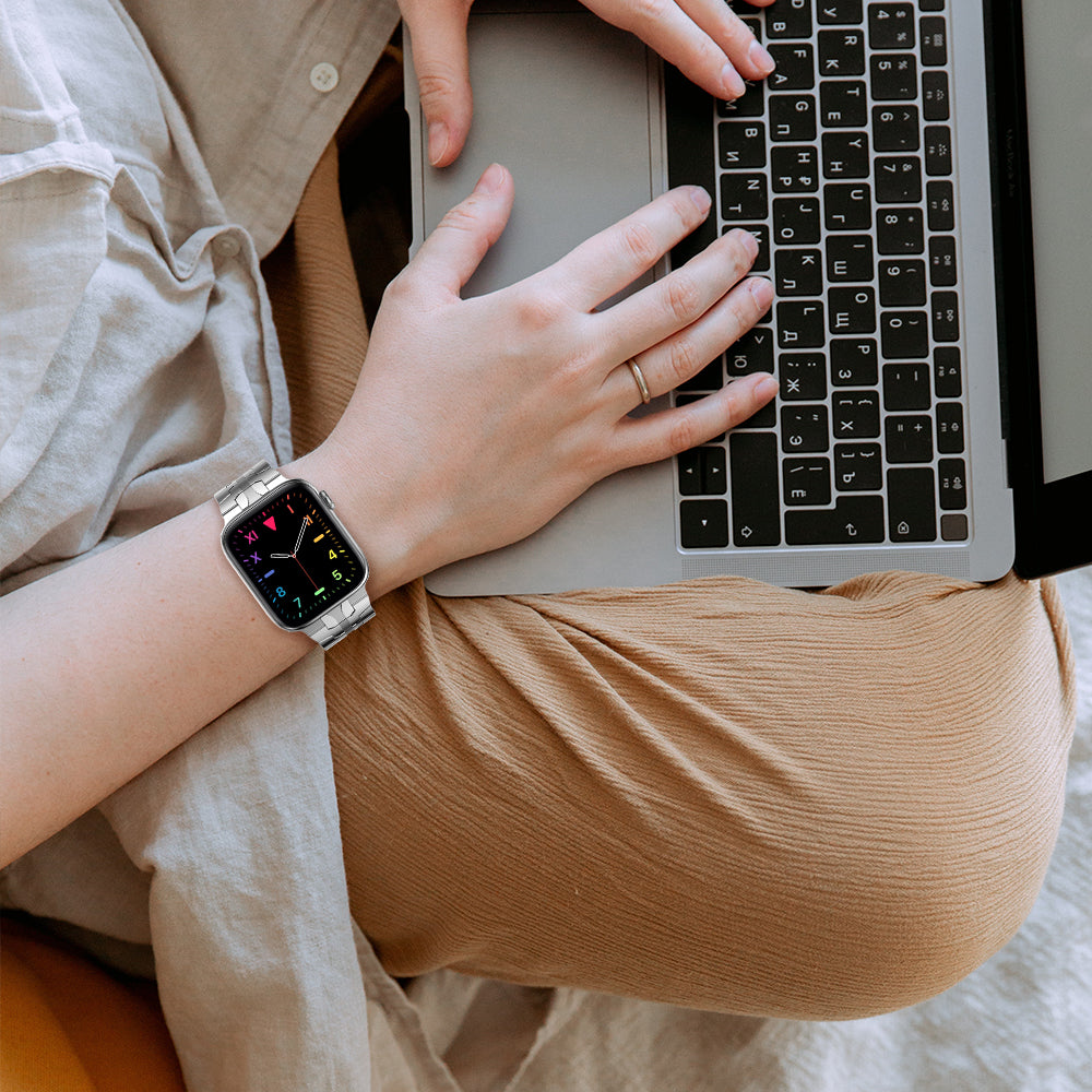 Smart Watch Stainless Steel Strap Metal Watchband for Apple Watch Ultra 49mm / Series 8 45mm / 7 45mm / Watch Series 6 / SE 44mm / SE (2022) 44mm / 5 / 4 44mm / Watch Series 3 / 2 / 1 42mm - Silver