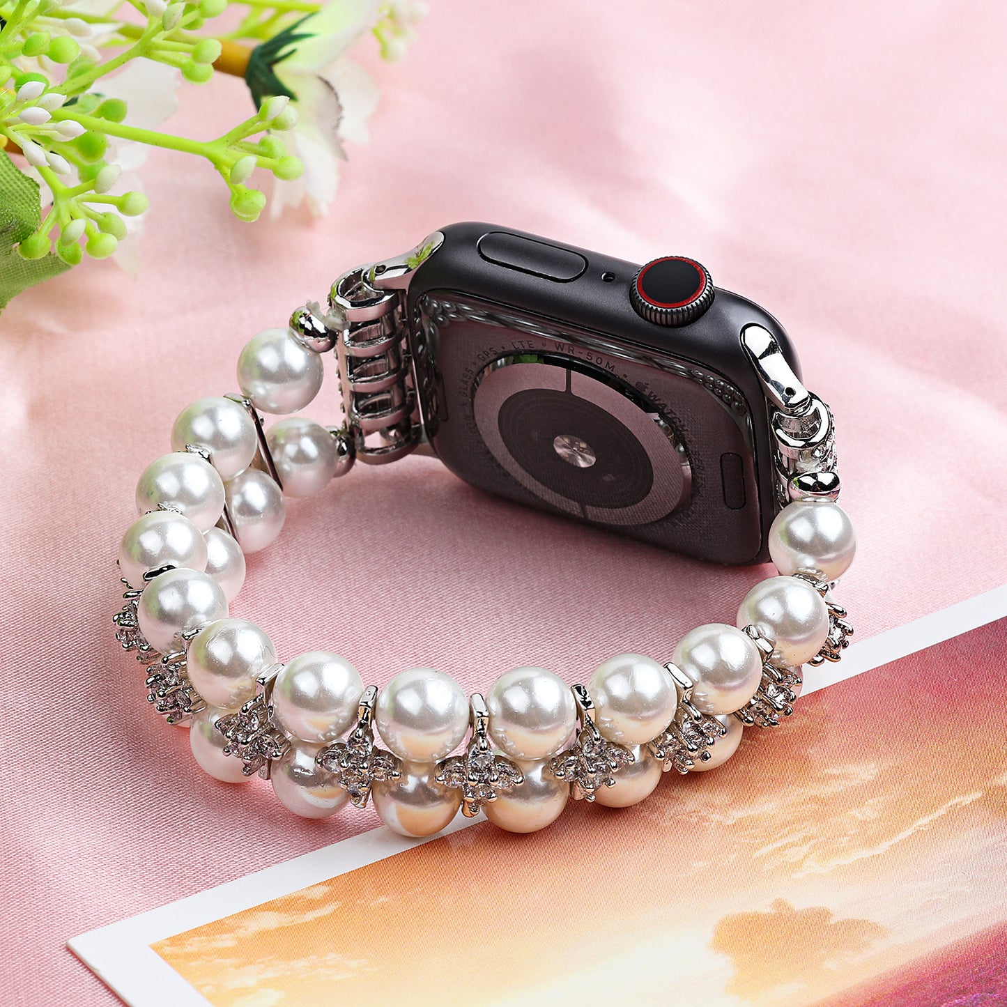 Faux Pearl Rhinestone Decor Wrist Strap Smart Watch Band Bracelet for Apple Watch Series 8 41mm / Series 7 41mm / Series 6 / 5 / 4 / SE / SE(2022) 40mm Series 3 / 2 / 1 38mm - White