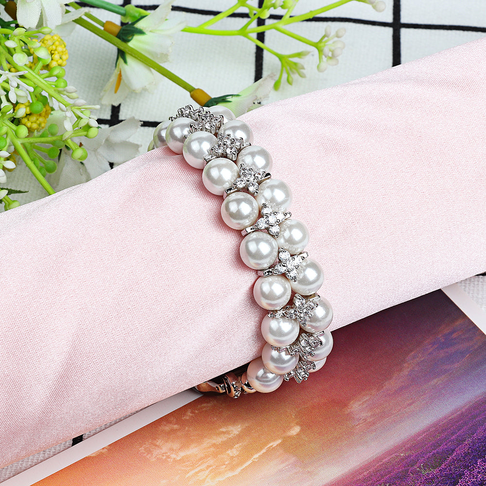 Faux Pearl Rhinestone Decor Wrist Strap Smart Watch Band Bracelet for Apple Watch Series 8 41mm / Series 7 41mm / Series 6 / 5 / 4 / SE / SE(2022) 40mm Series 3 / 2 / 1 38mm - White