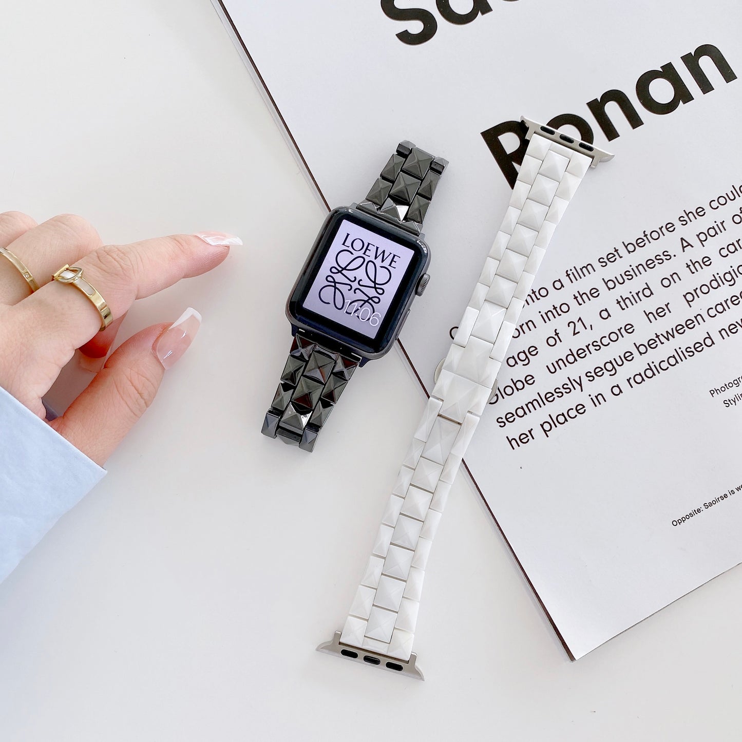 Rhombus Grid Design Ceramic Watch Strap Wrist Band Replacement for Apple Watch Series 8 41mm / Series 7 41mm / SE / SE(2022) / Series 6 / 5 / 4 40mm / Series 3 / 2 / 1 38mm - White