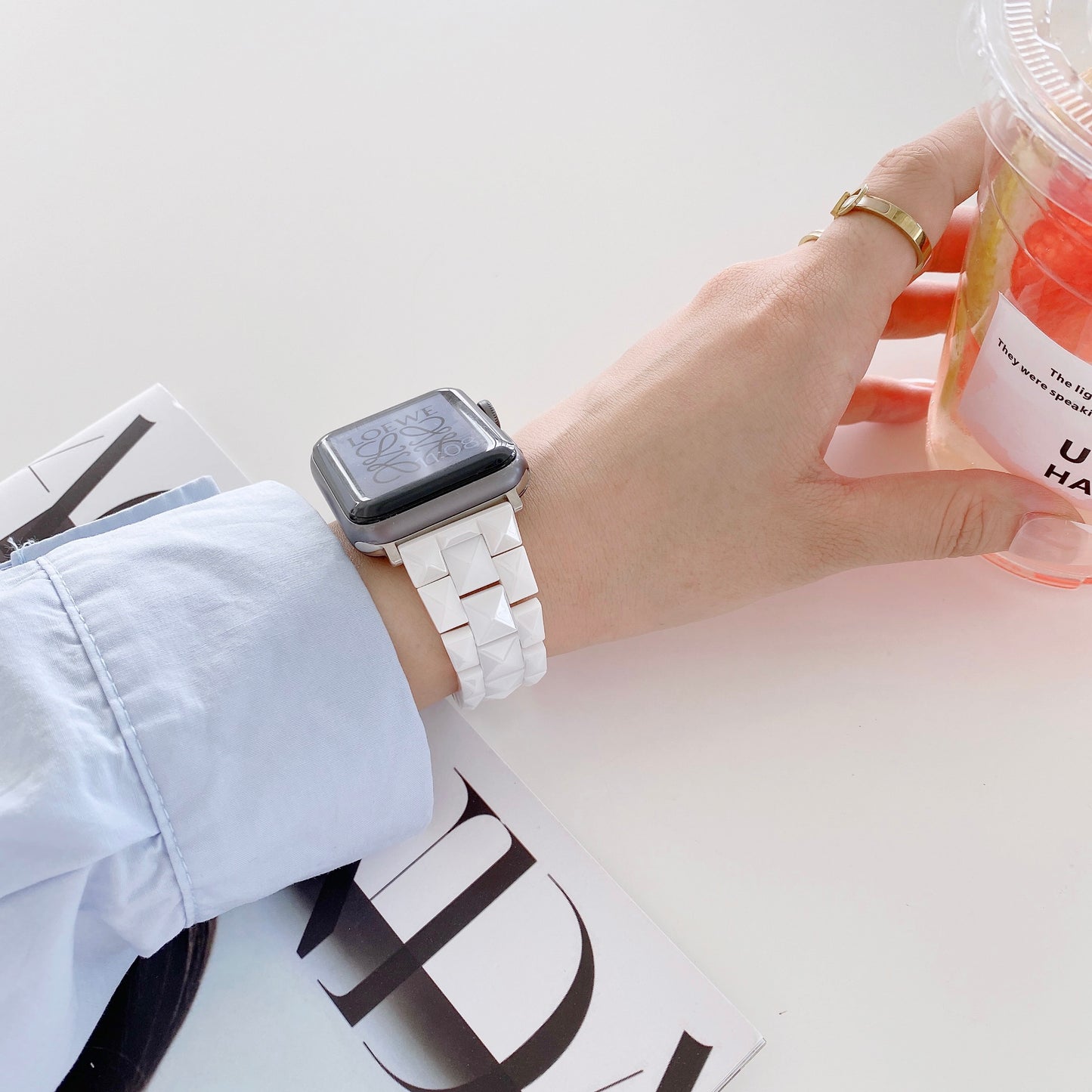 Rhombus Grid Design Ceramic Watch Strap Wrist Band Replacement for Apple Watch Series 8 41mm / Series 7 41mm / SE / SE(2022) / Series 6 / 5 / 4 40mm / Series 3 / 2 / 1 38mm - White