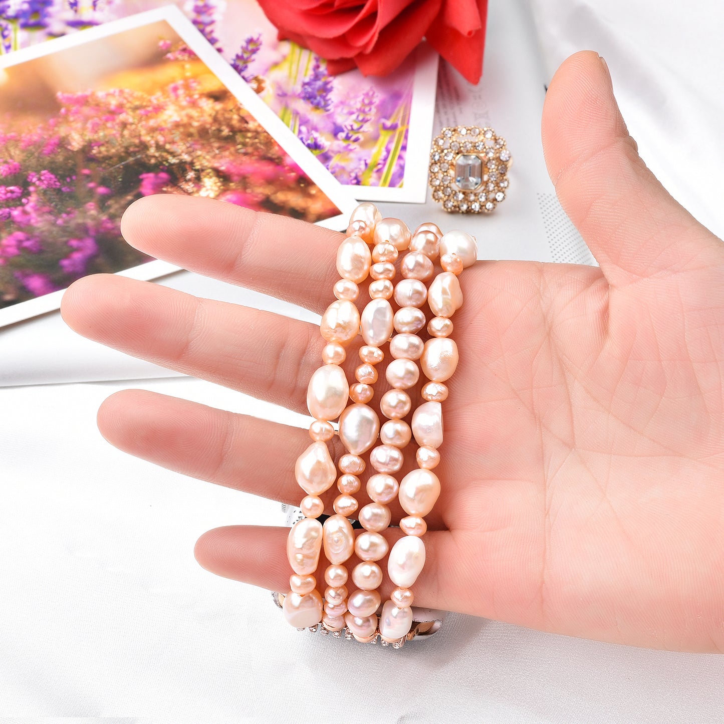 Crystal Pearls Bracelet Exquisite Stylish Watch Band for Apple Watch Series 8 41mm / Series 7 41mm / SE / SE(2022) / Series 6 / 5 / 4 40mm / Series 3 / 2 / 1 38mm - Pearl Pink