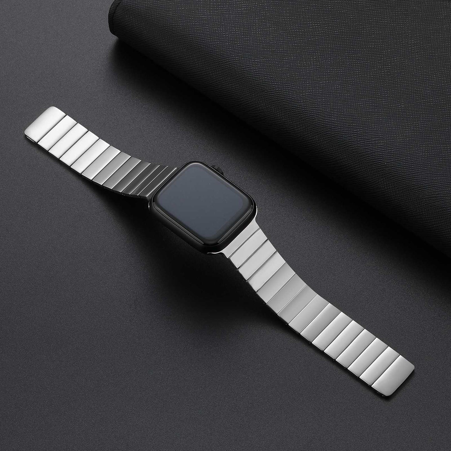 for Apple Watch Ultra 49mm / Series 8 45mm / 7 45mm / Series 6 / 5 / 4 / SE 44mm / SE (2022) 44mm / Series 1 / 2 / 3 42mm, Magnetic Watch Band Stainless Steel Replacement Watch Strap - Silver