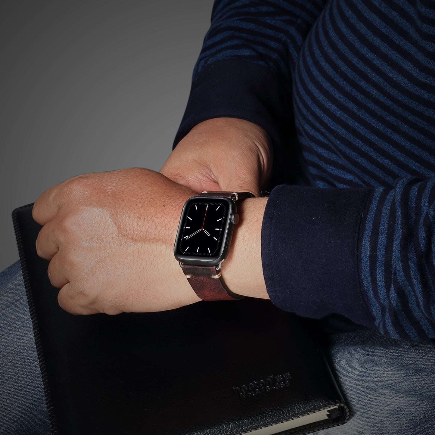 for Apple Watch Series 8 / 7 41mm / Series 6 / 5 / 4 / SE / SE (2022) 40mm / Series 3 / 2 / 1 38mm DOL Cowhide Leather Watch Band Adjustable Pin Buckle Replacement Wrist Strap - Wine Red