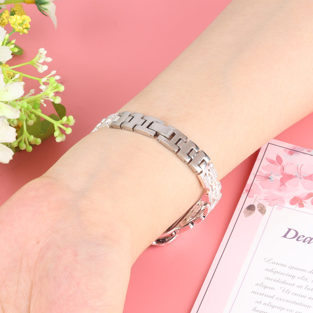 for Apple Watch Series 8 / 7 41mm / Series 6 / 5 / 4 / SE (2022) / SE 40mm / Series 3 / 2 / 1 38mm Eye Design Rhinestone Decor Metal Bracelet Watch Strap - Silver